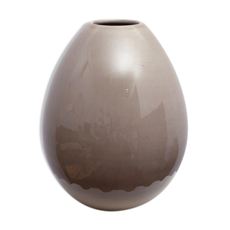 Beige ceramic vase egg shape