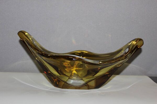 Coupe en cristal jaune et clair vers 1960