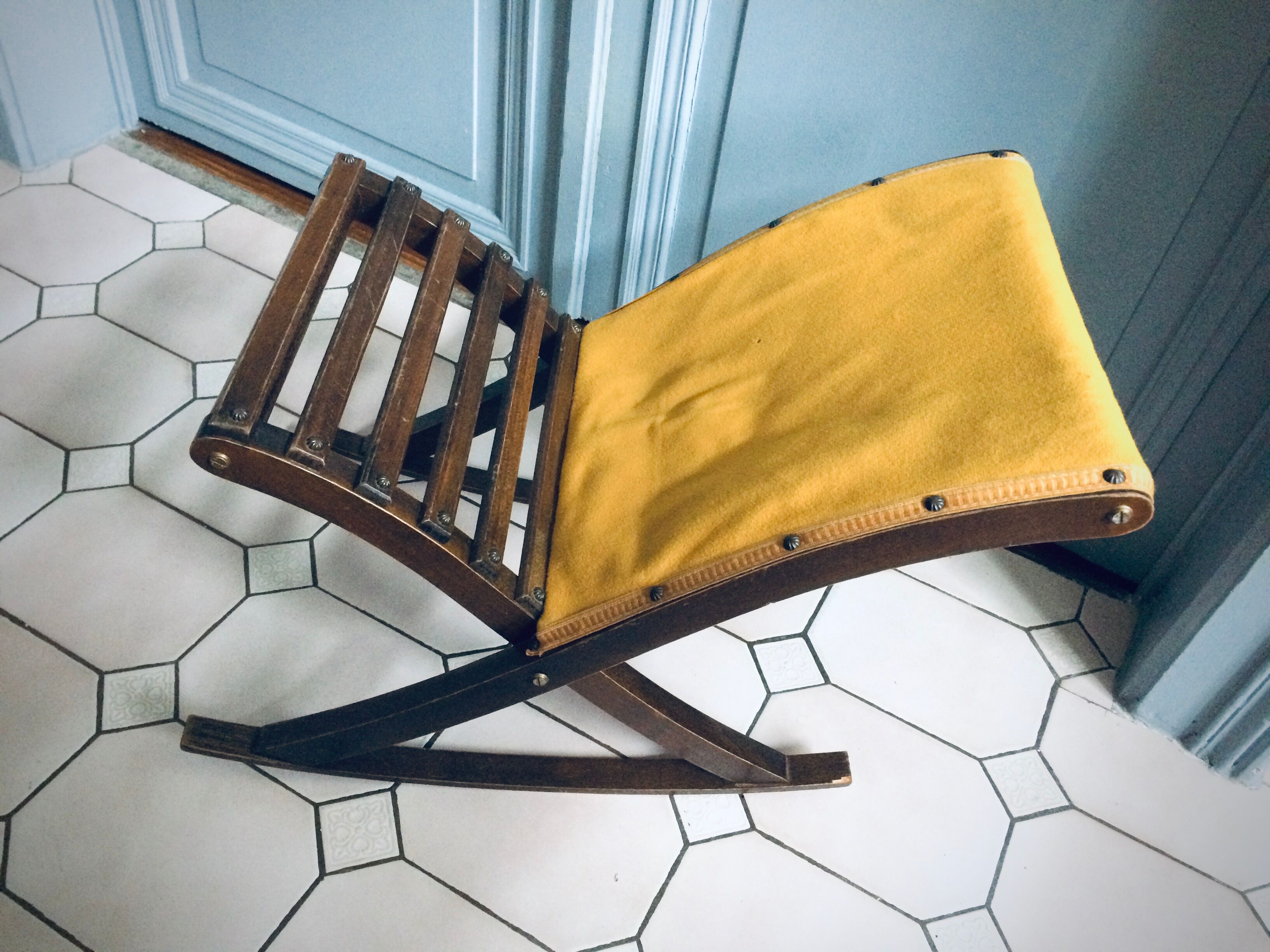 Vintage rocking foot rest