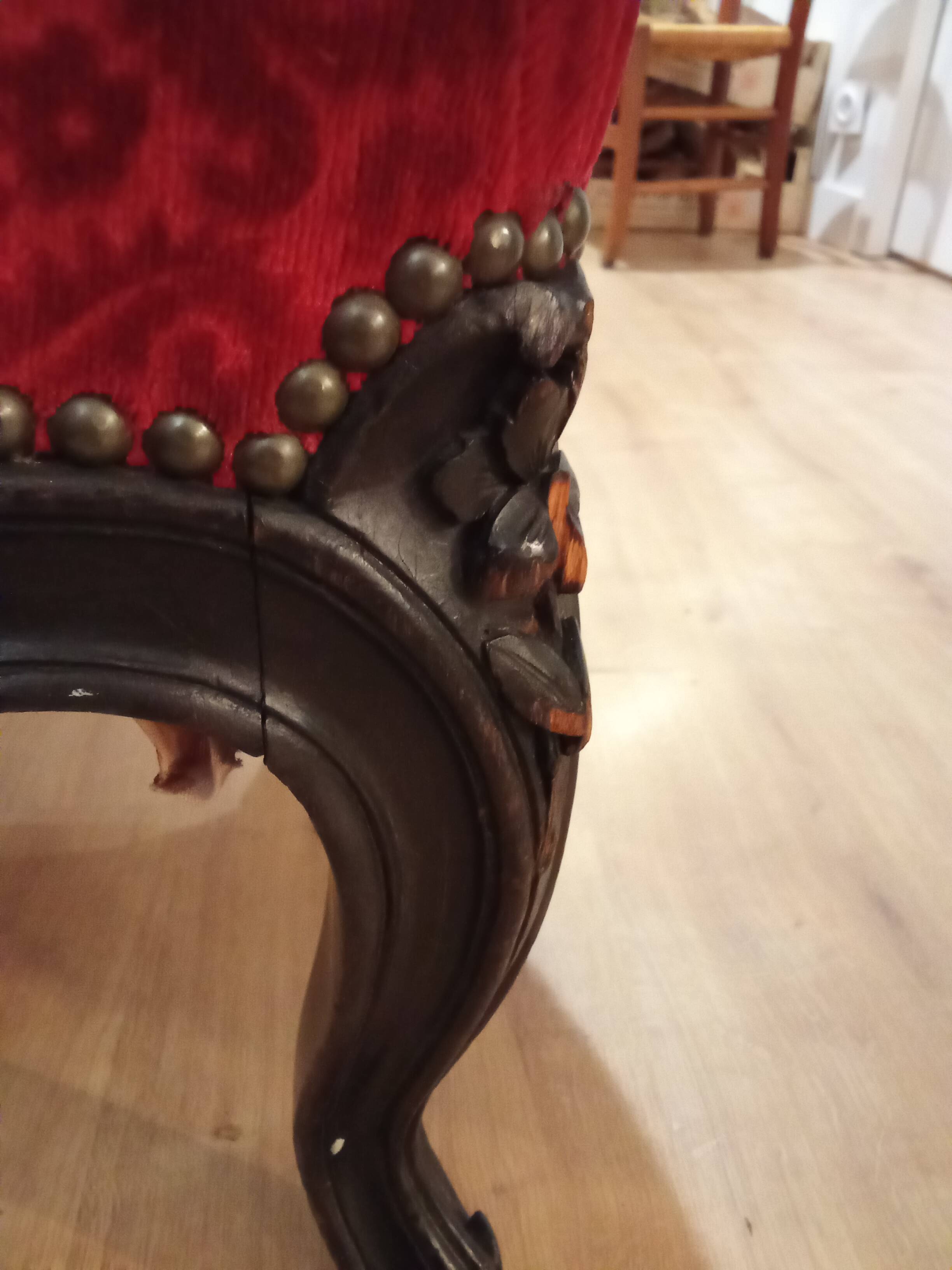 Antique Louis XV style red velvet settee