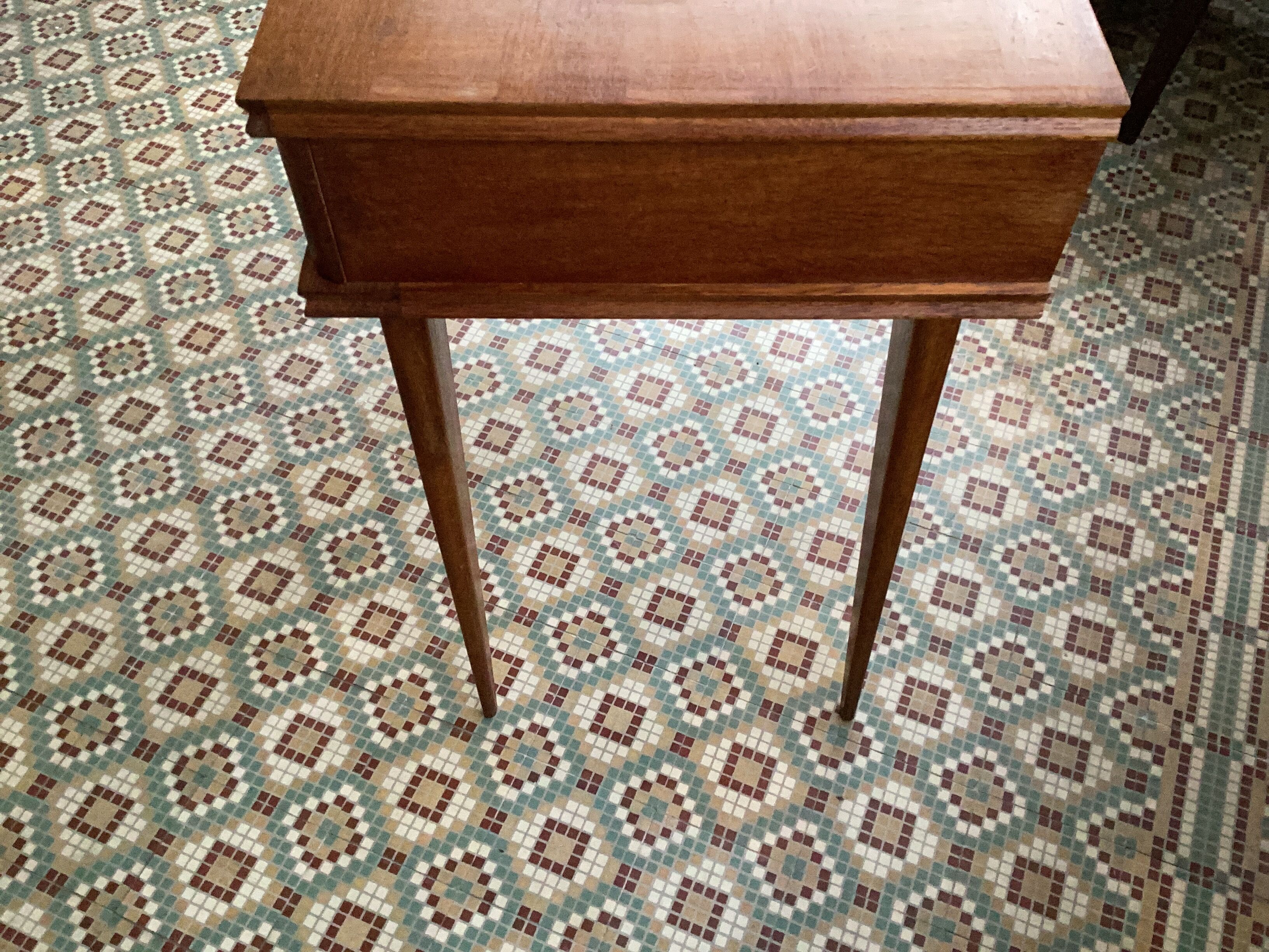 Vintage dressing table compass feet