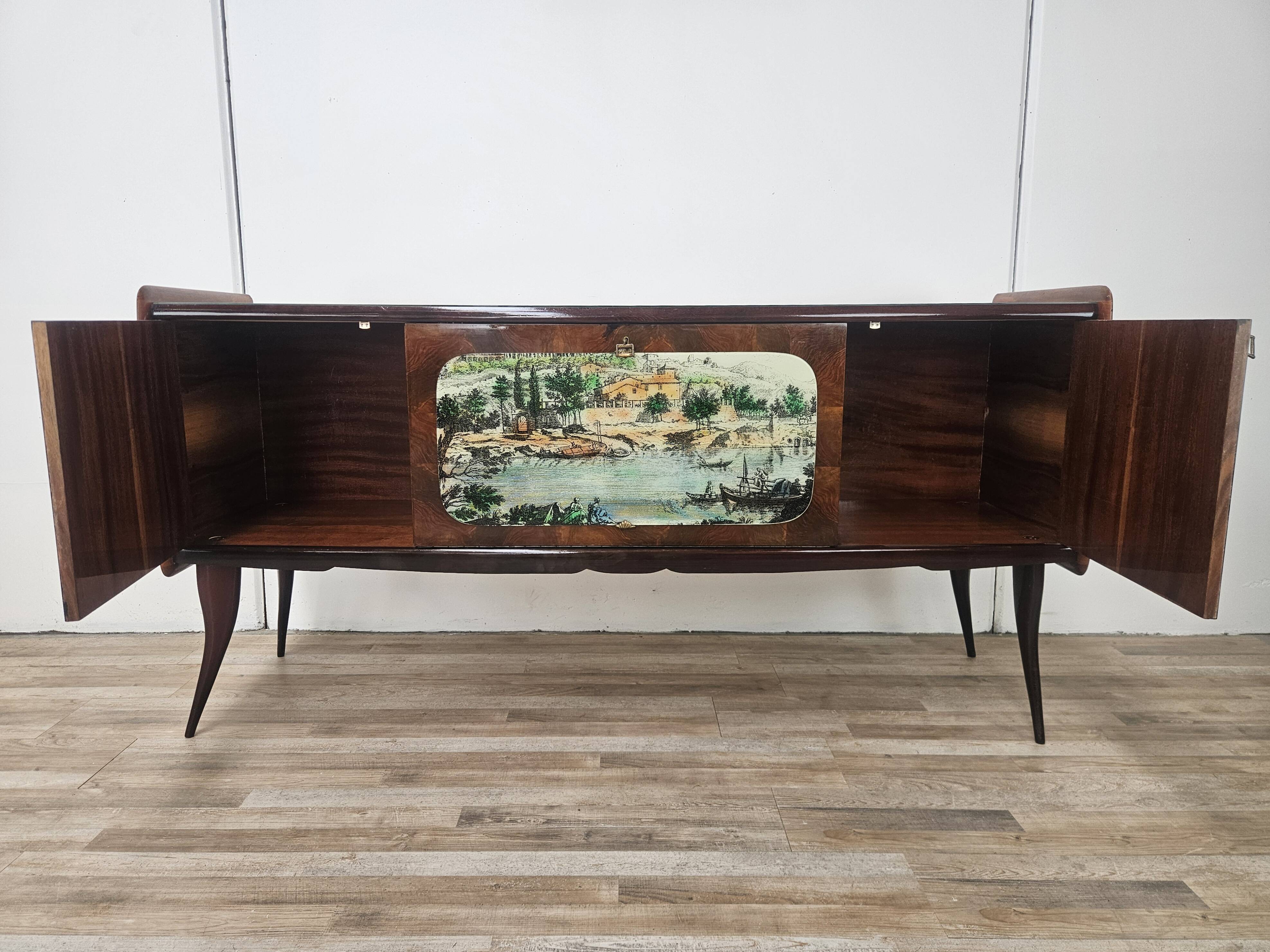 Mid-century mahogany sideboard '50s with glass top and central bar