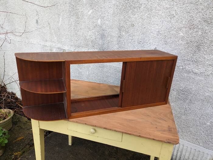 Wall shelf