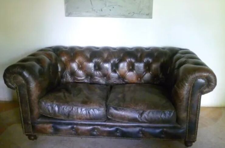Chesterfield style sofa from the Saint-James brand