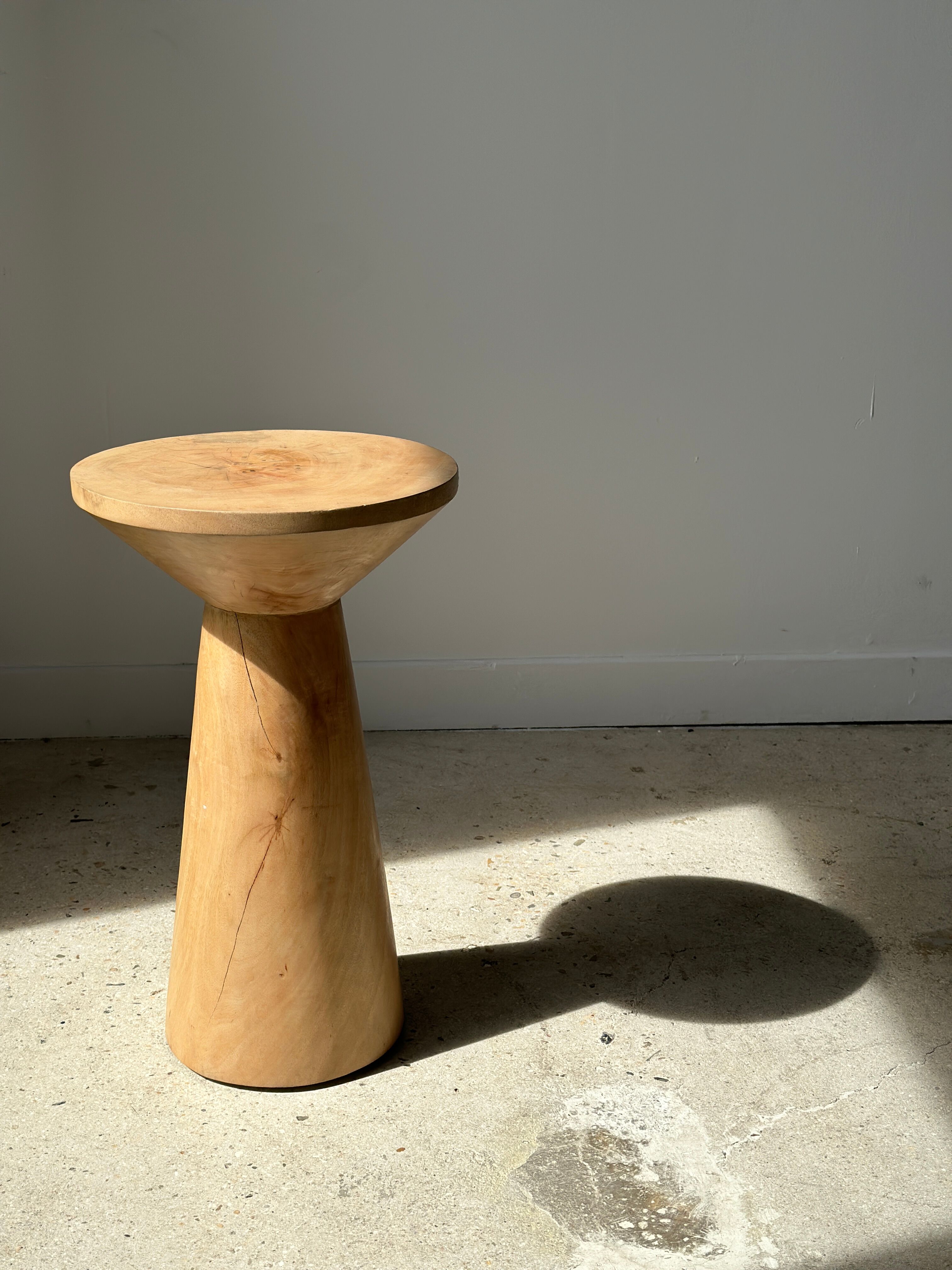 Side table, end of sofa in natural mango monoxyl conical tray H:50cm