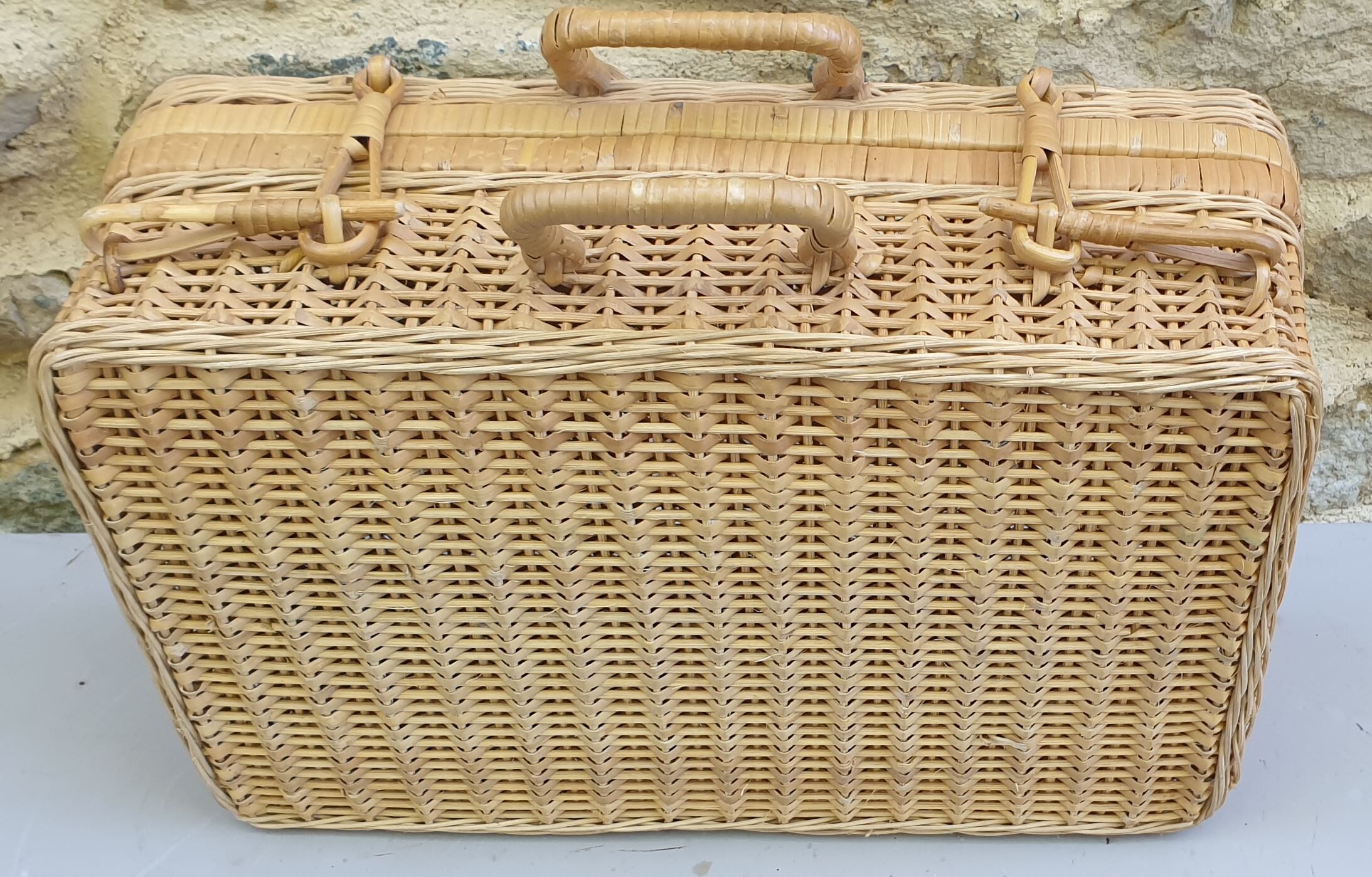 Valise tressée vintage