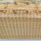 Valise tressée vintage