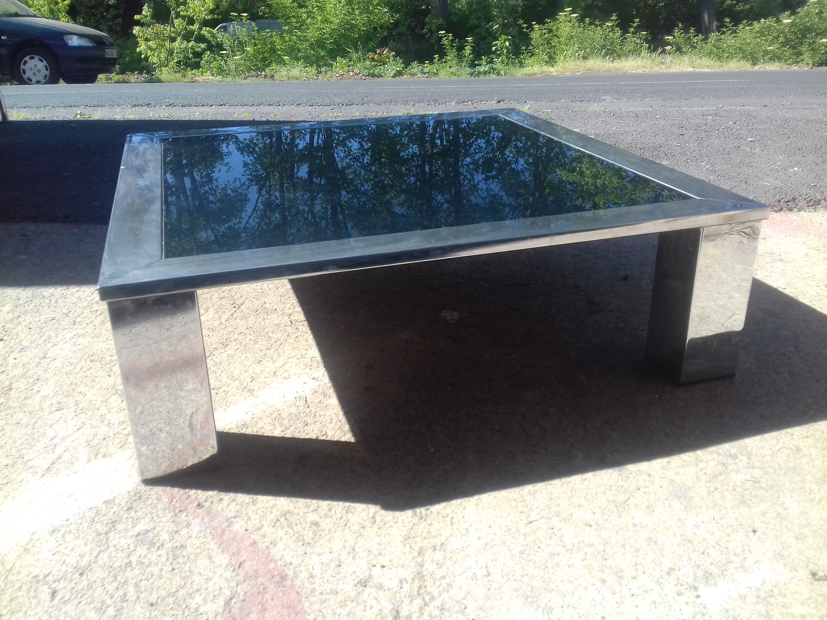 Table basse carré en acier chromé et miroir bleuté vers 1970