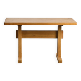 Table en pin massif, Les Arcs, France.