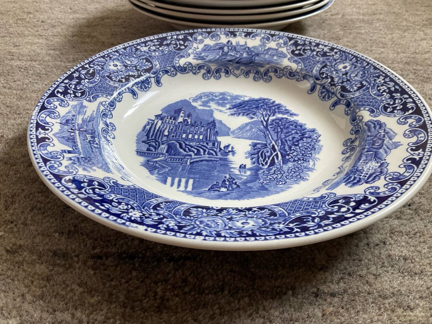 Set of 6 Petrus Regout Maastricht plates with white and blue decor