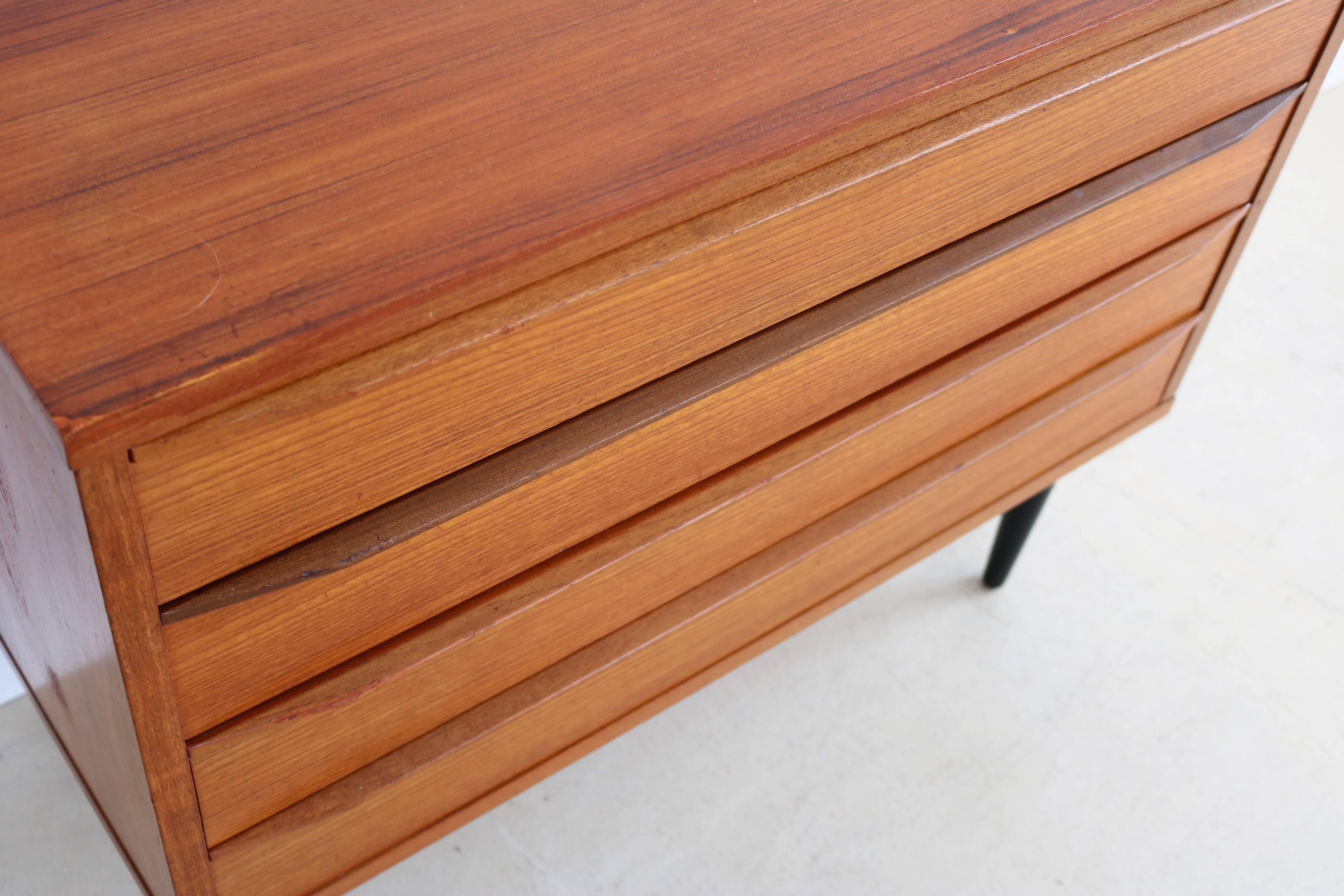 Commode en teck vintage