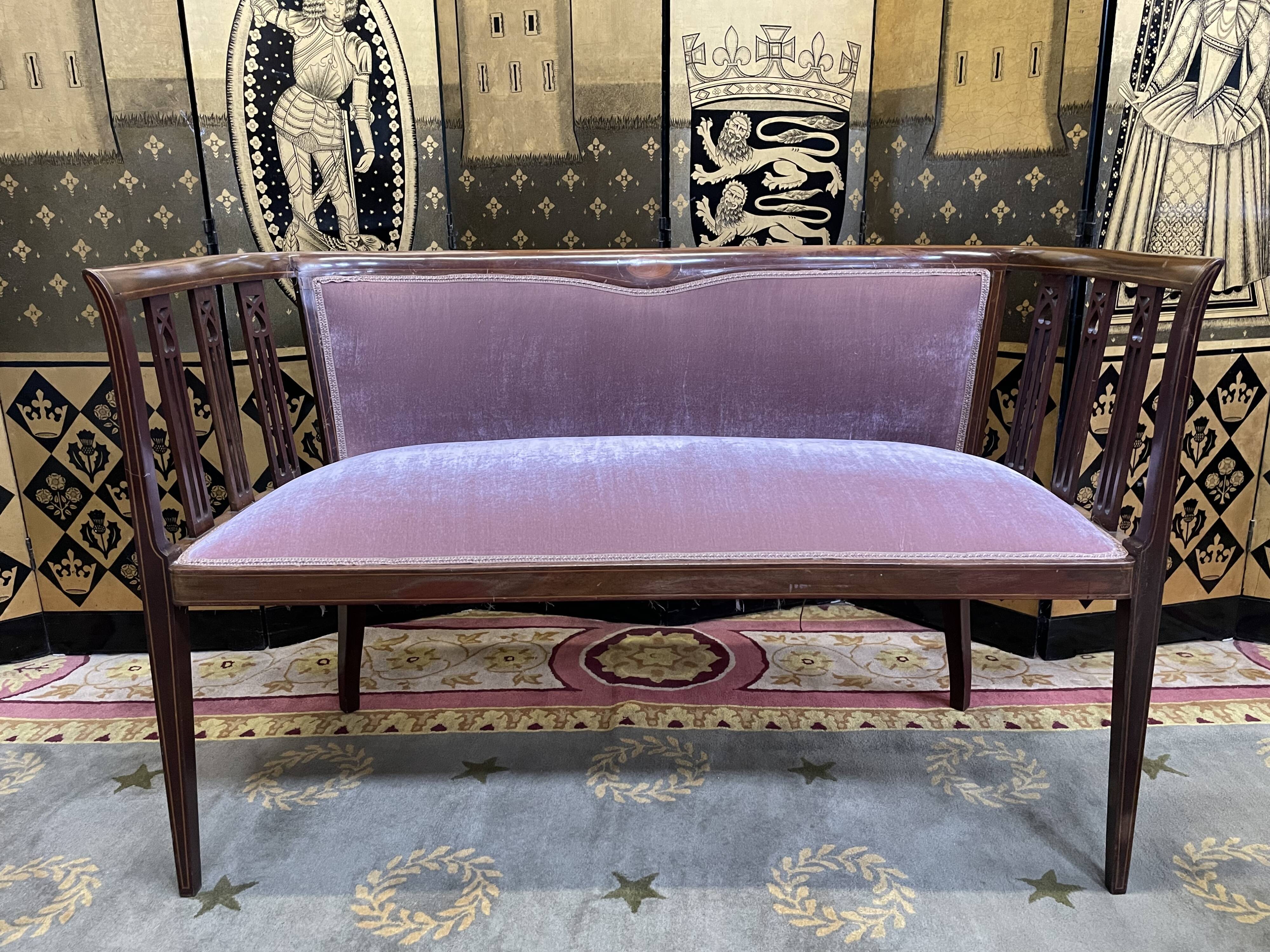 Living room with bench and two english armchairs in pink velvet