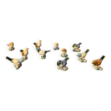 11 oiseaux miniatures en céramique émaillée polychrome