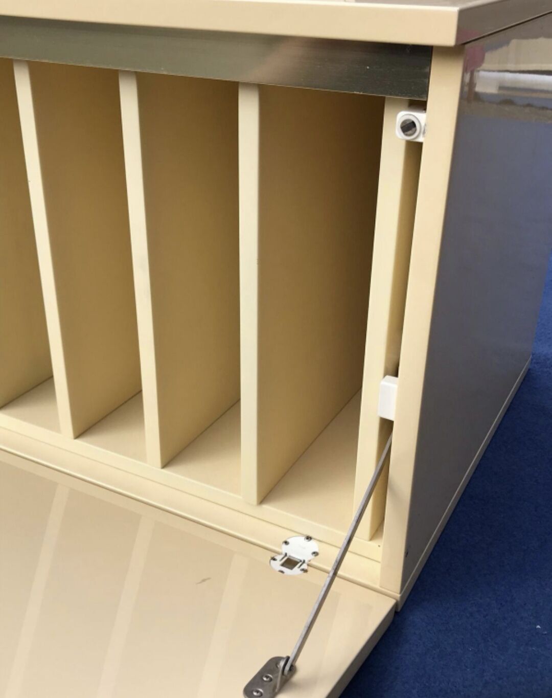 Ivory and brass lacquered library, International furniture 1970