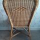 Fauteuil vintage en rotin tressé.