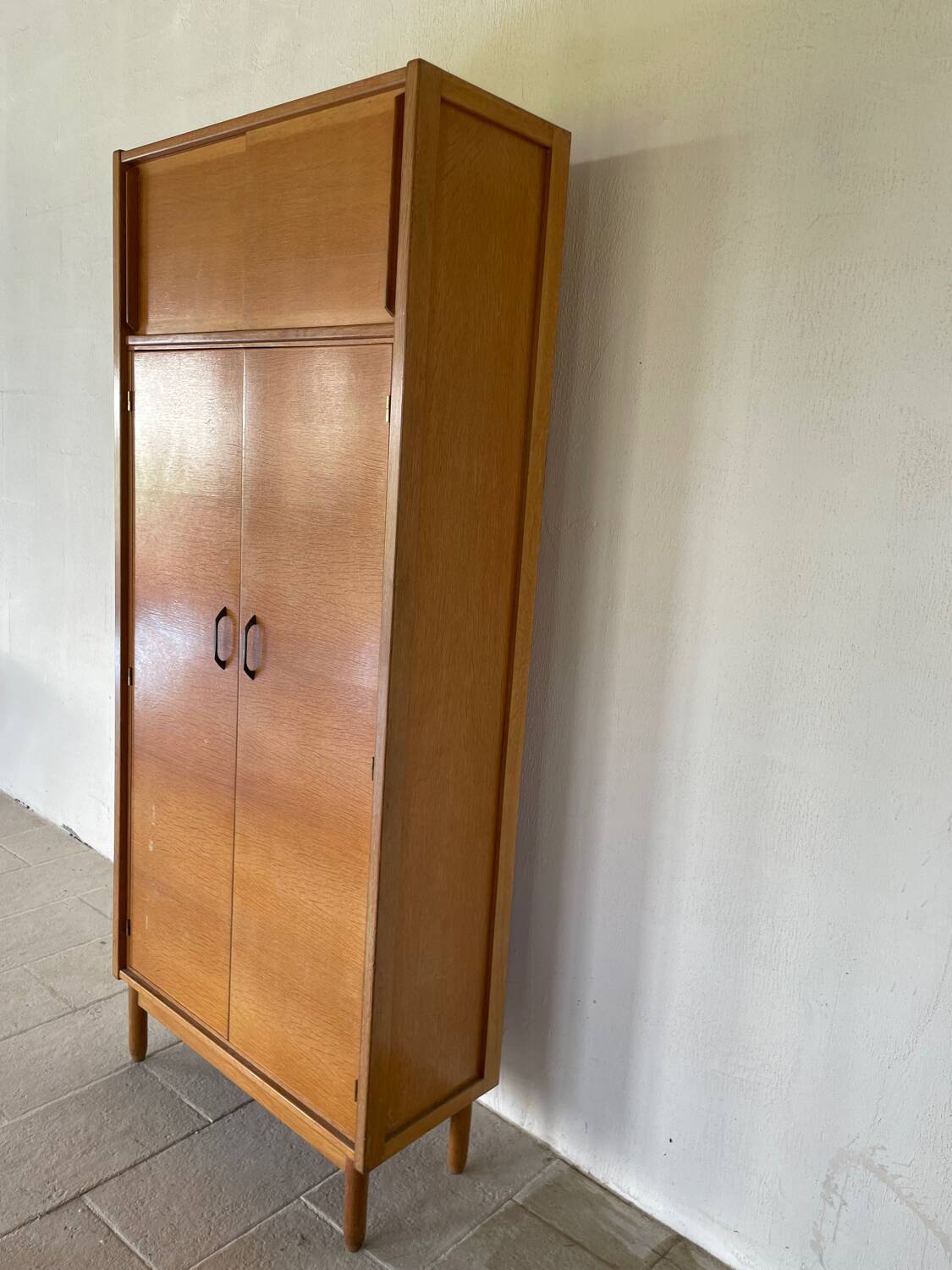 Armoire en bois vintage