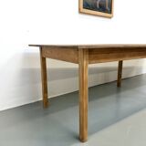 XXL table with 6 legs made of solid pine and rubberwood.