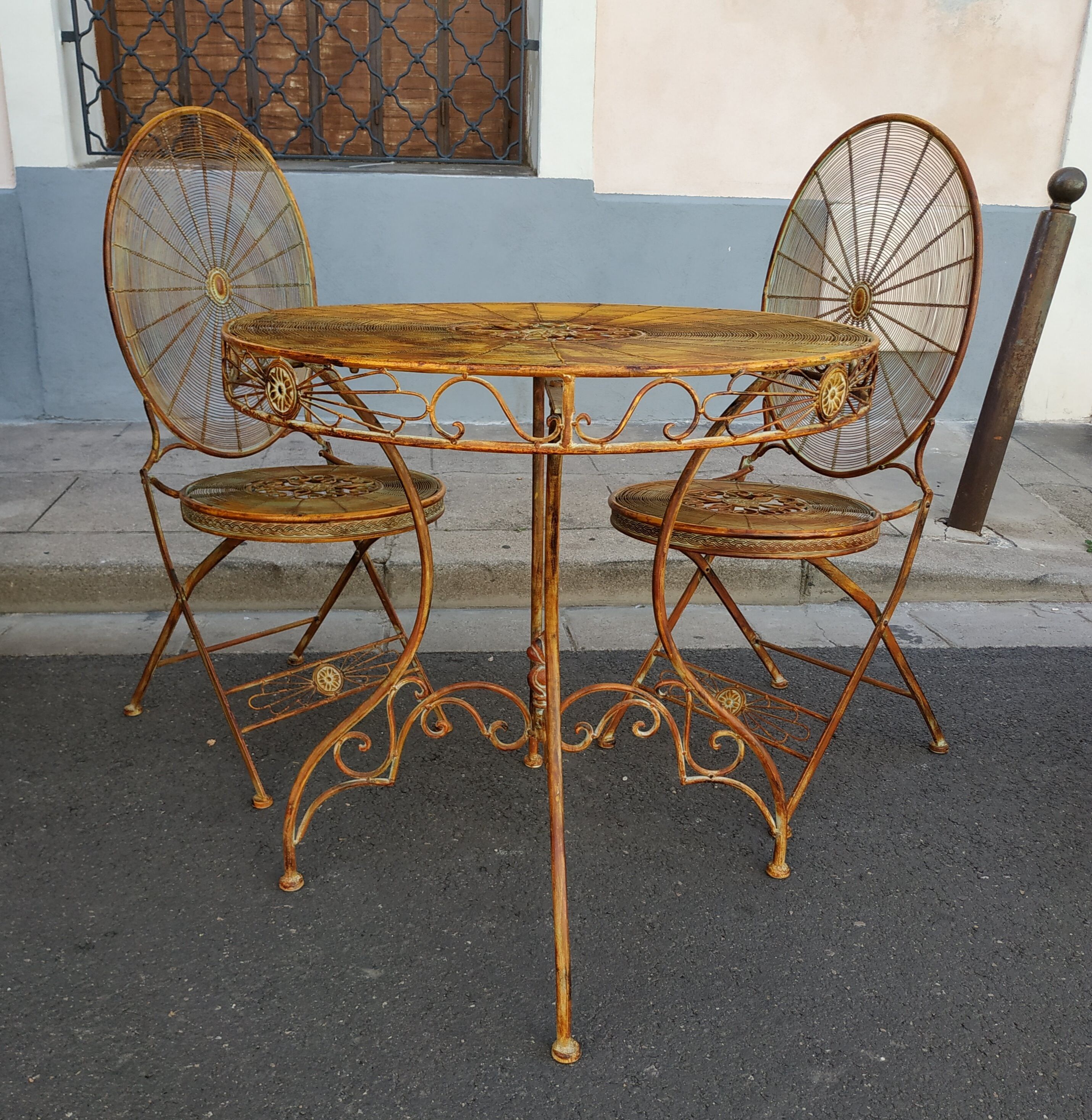 Garden furniture table and 4 folding chairs in patinated iron