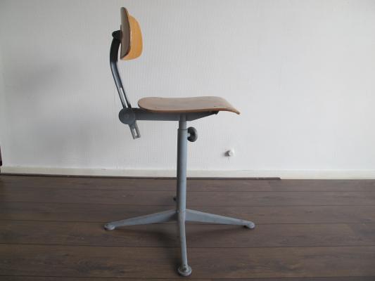 Chair of architect by Friso Kramer for Ahrend Cirkel, 1973