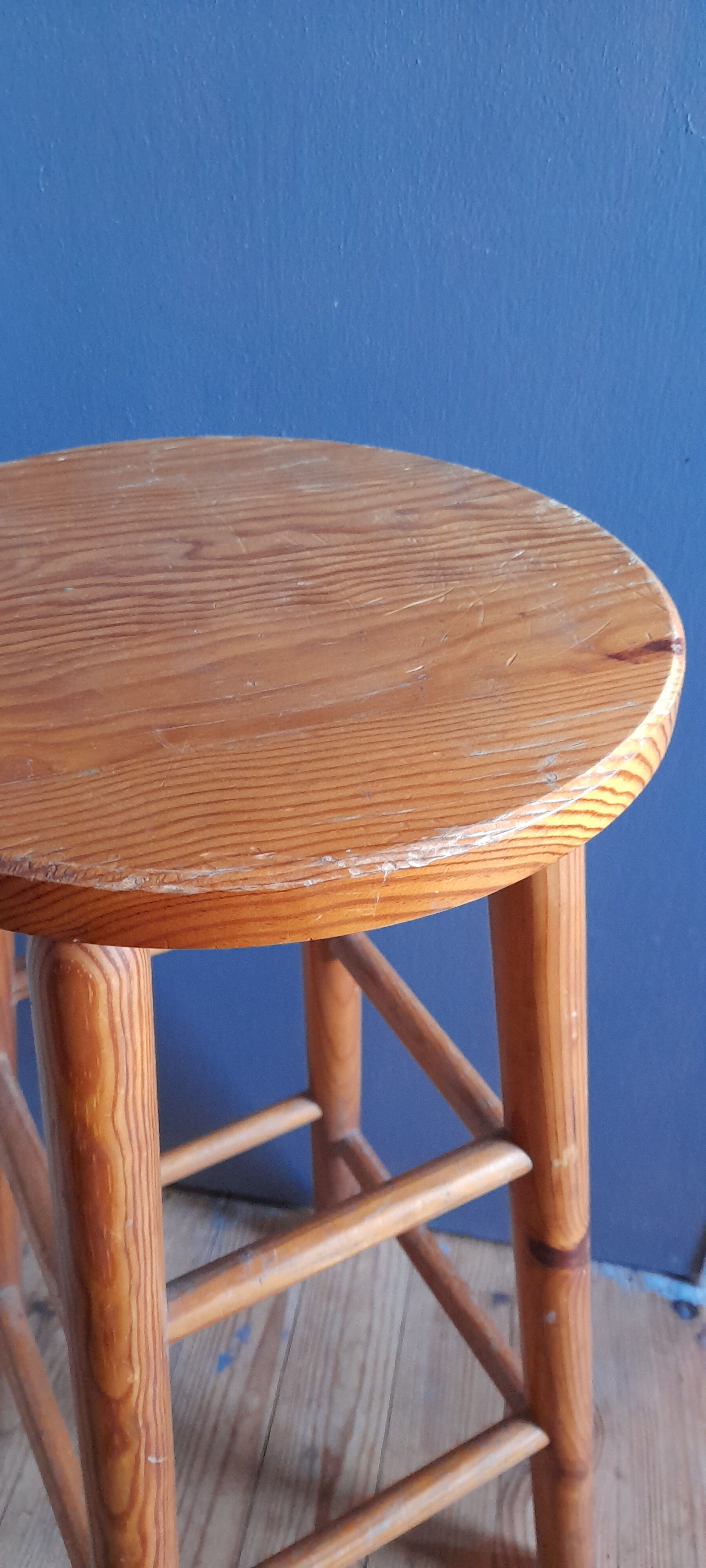 High bar stool in solid wood turned vintage 1970/1980