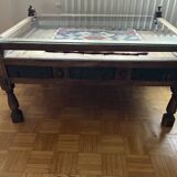 Table basse en bois massif avec tiroirs et plateau en verre – pièce unique