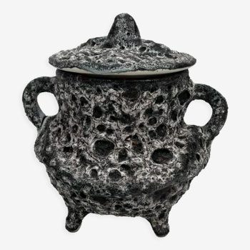 Cauldron style flower pot