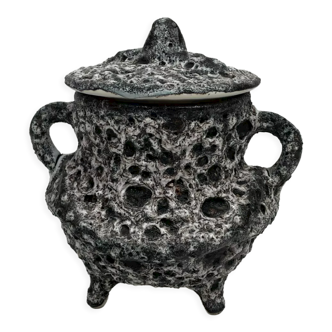 Cauldron style flower pot