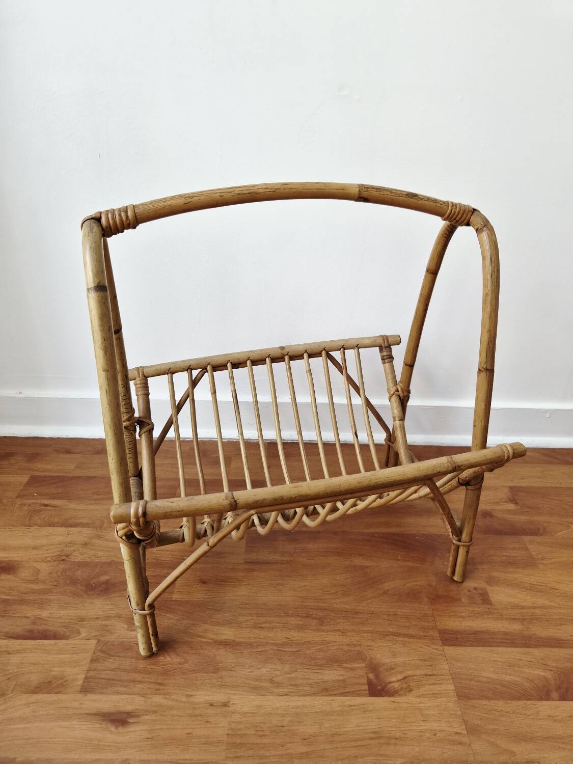 Vintage rattan magazine rack in bohemian style '1970s -