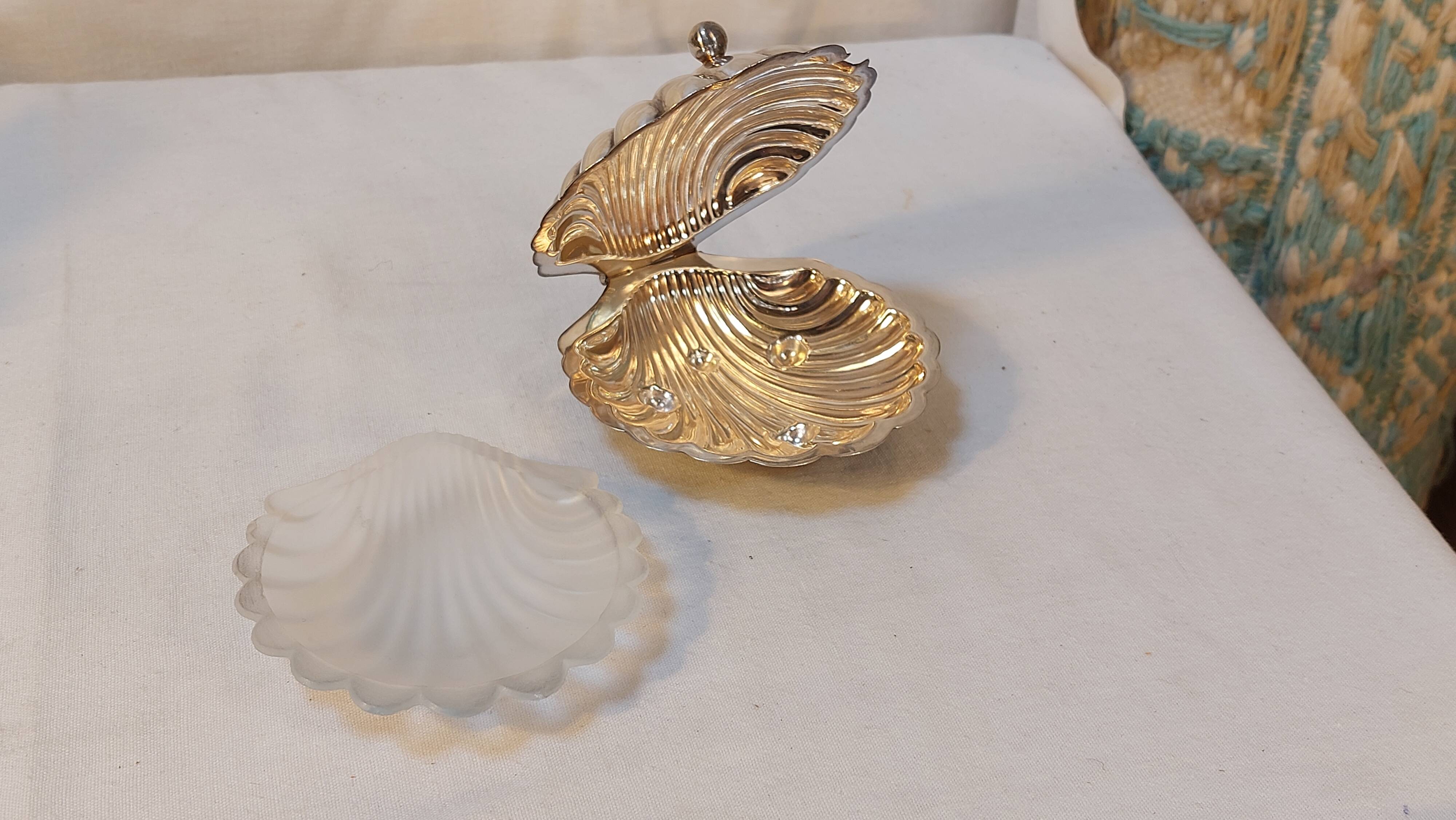 Silver-plated metal shell table butter dish with hallmarks - Art Deco