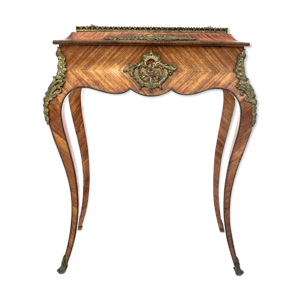 table avec bijouterie - 1900