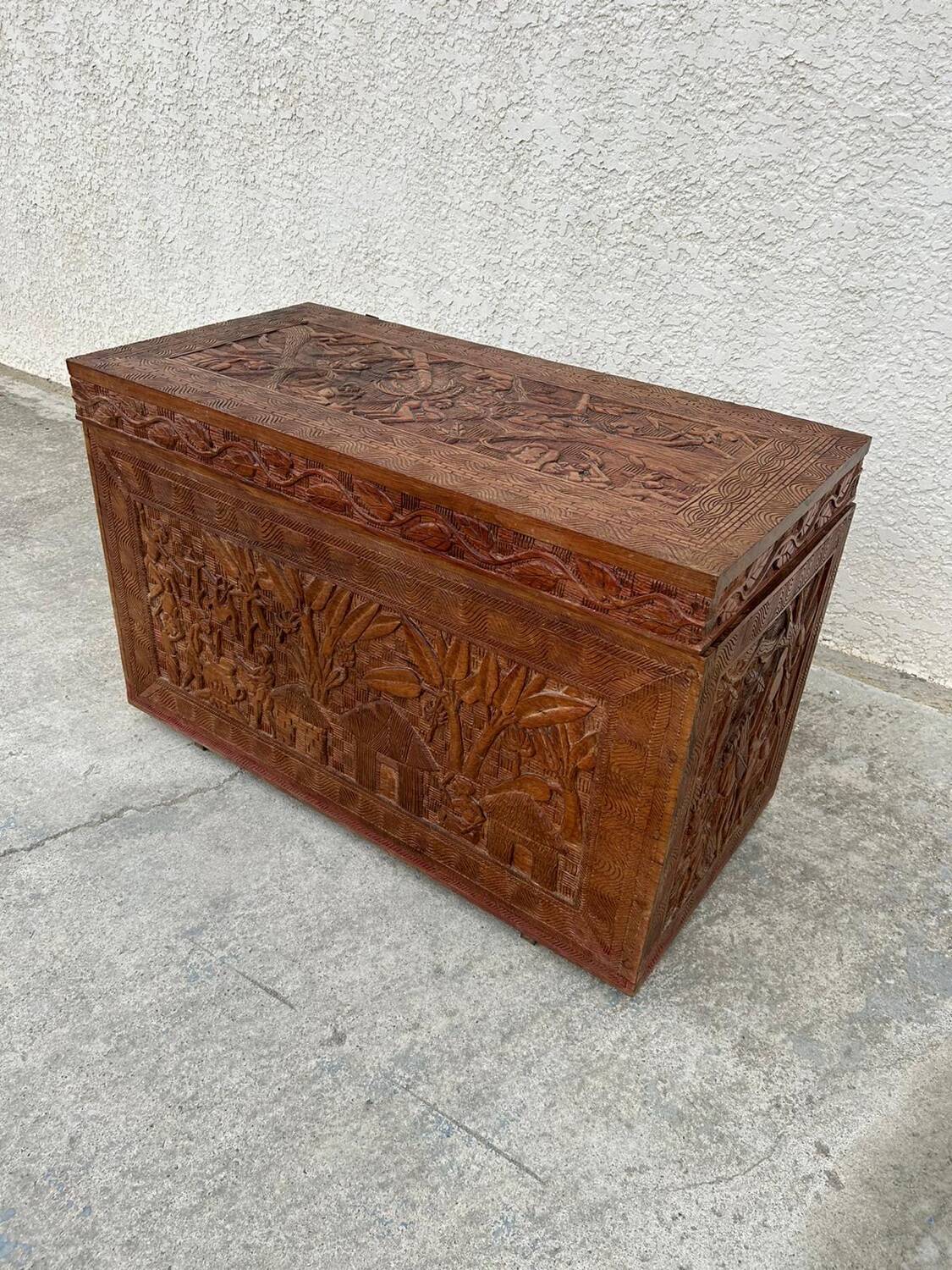 Old solid wood chest Arts indoneo