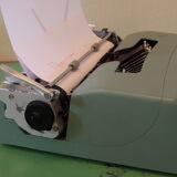 Typewriter olivetti lettera 32