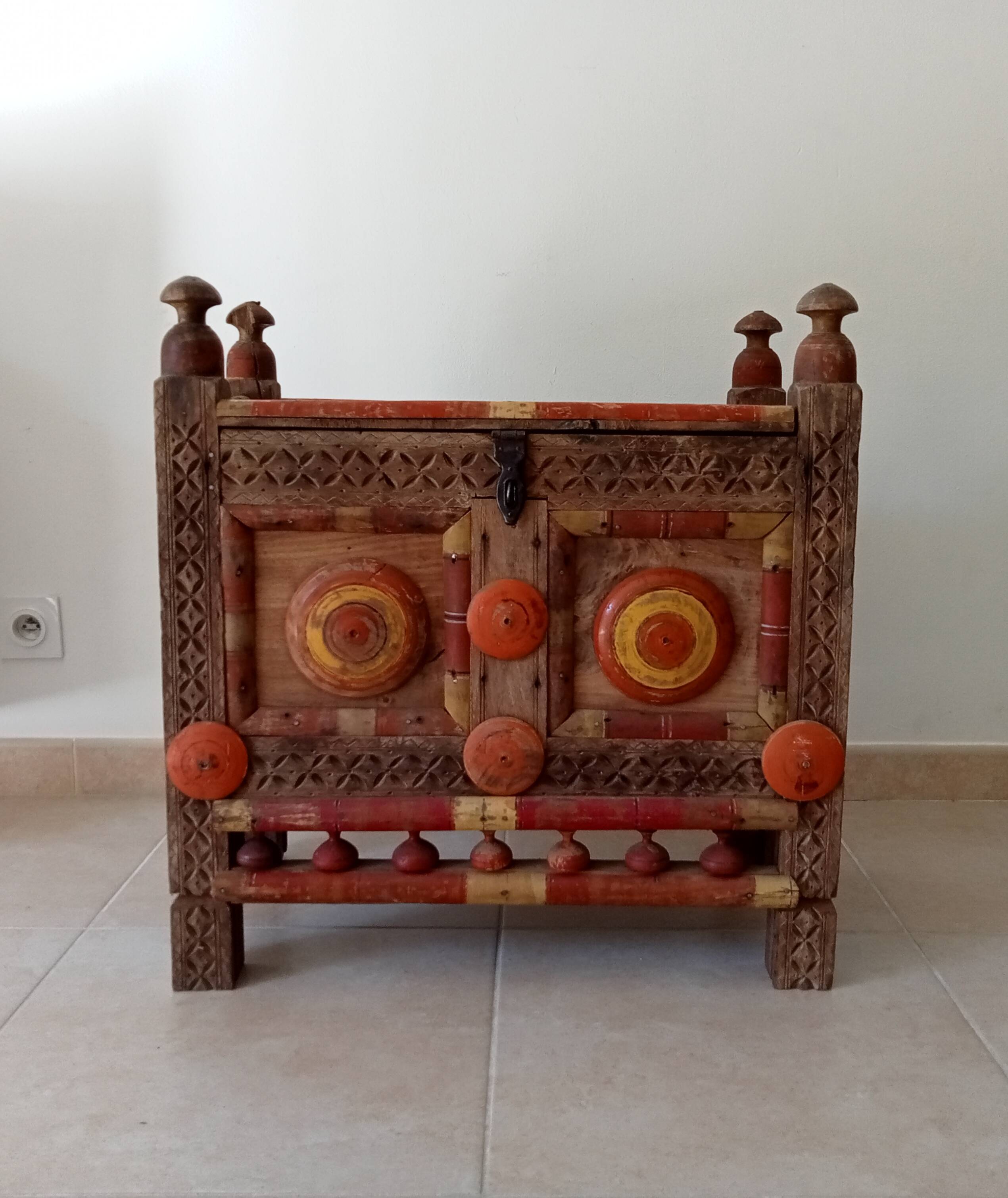 Antique Pakistani chest from the end of the 19th century