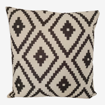 Geometric cushion