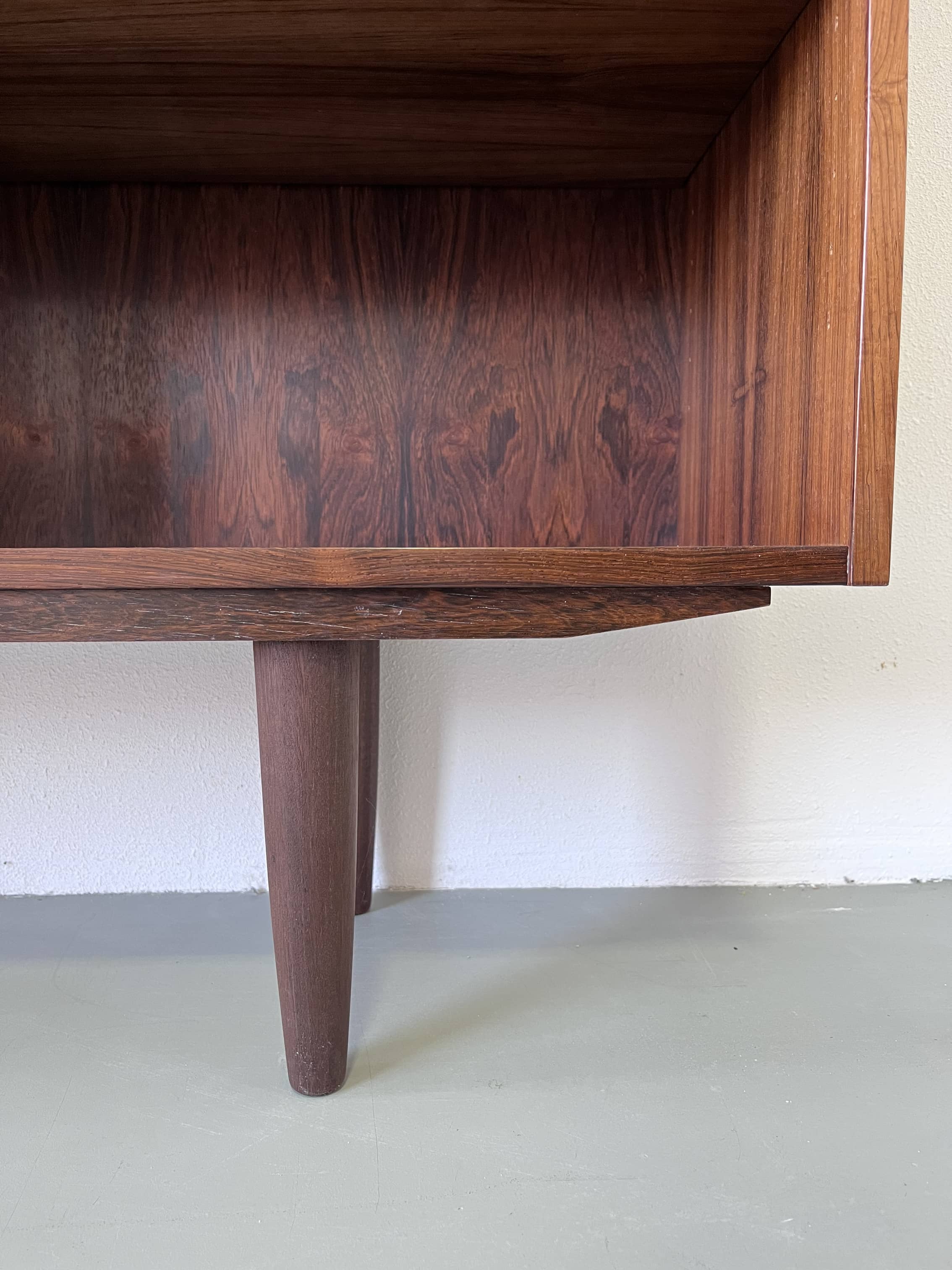 Vintage palissander bookcase