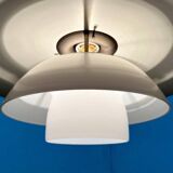 Lampe suspendue en métal et verre modèle danois milieu du siècle Ph 4 1/2 - 4 par Poul Henningsen pour Louis Poulsen, années 1980