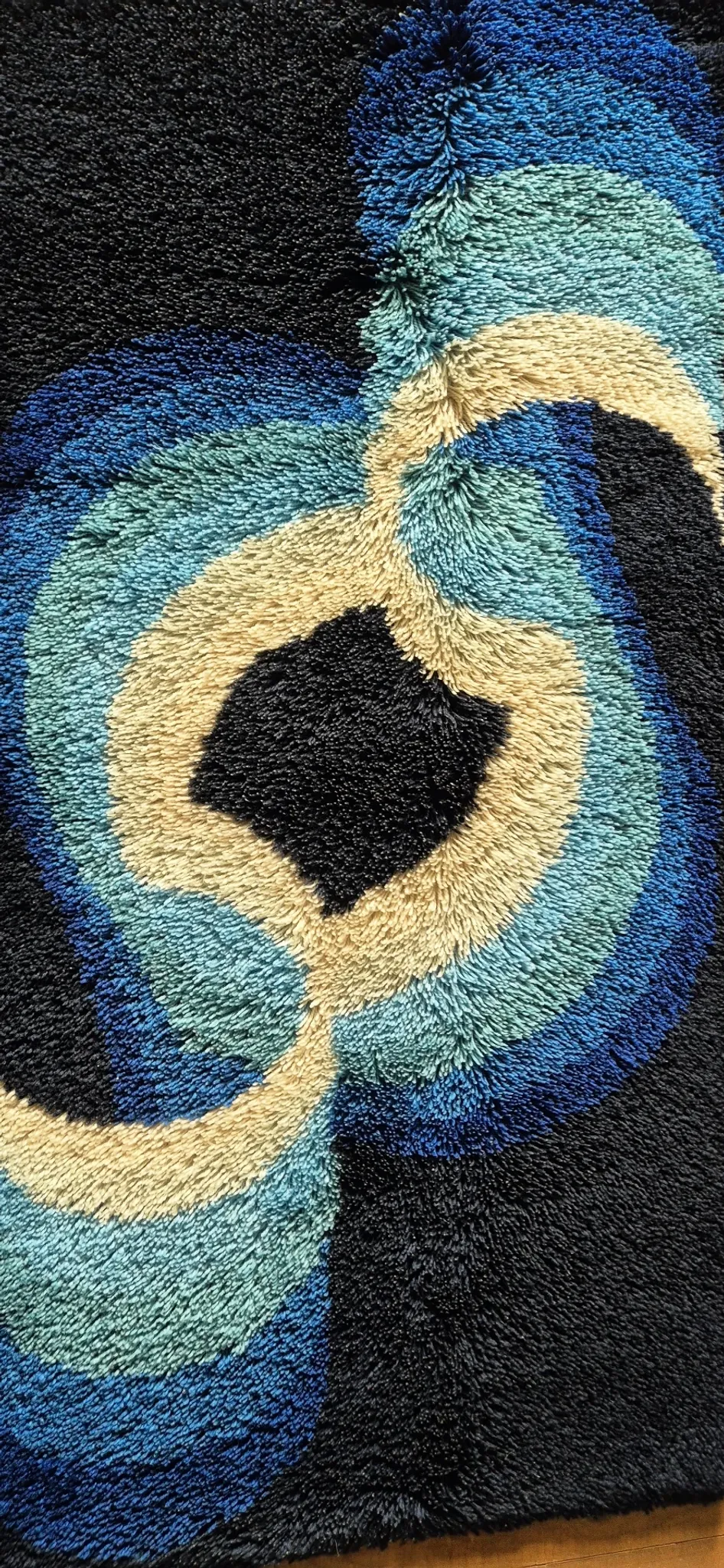 Vintage blue Space Age carpet from the 1970s in long pile wool.