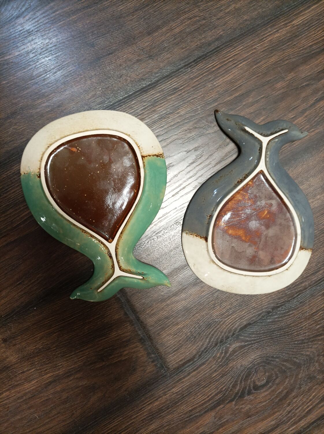 Set of 2 stoneware dishes