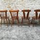 Chaises de bistrot dépareillées