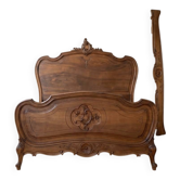 Lit double Louis XV en bois sculpté