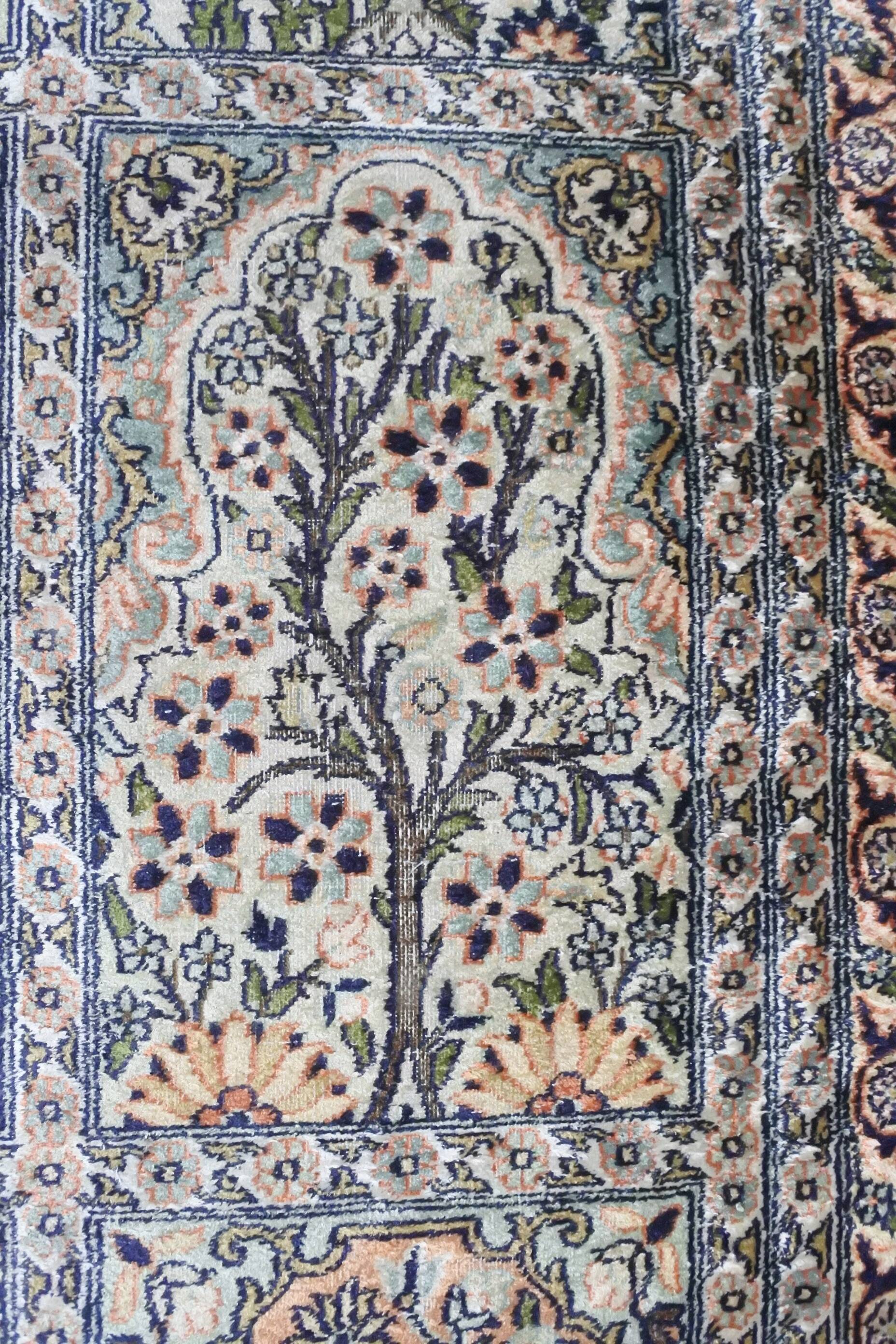 Silk cashmere carpet 143x79cm