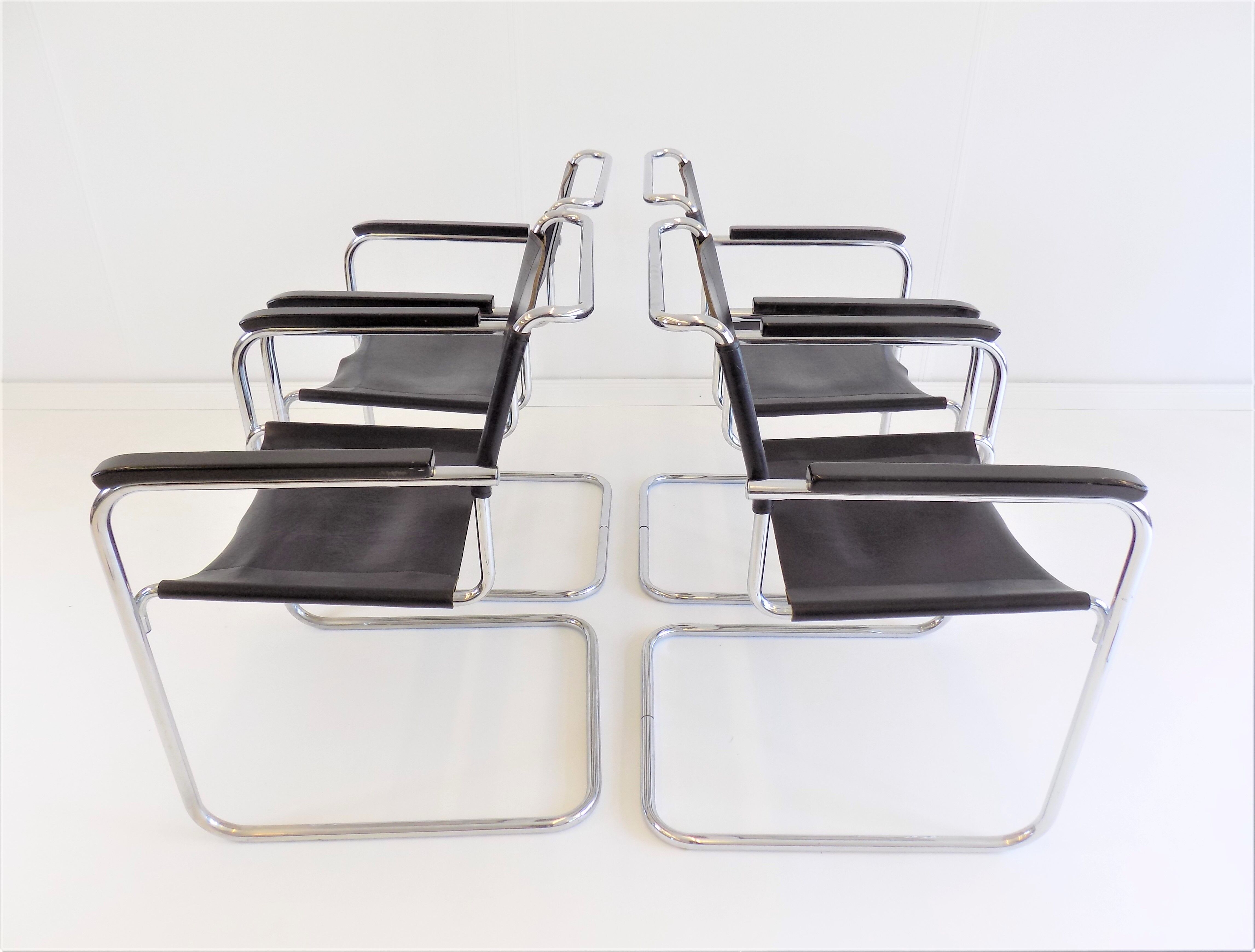 Set de 4 fauteuils Thonet S34 cuir cantilever par Mart Stam