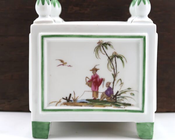 Jardinière carrée en porcelaine de Limoges par Raynaud