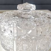 Round crystal bonbonnière, cut Bohemian style. Star patterns. Diameter 15 cm.