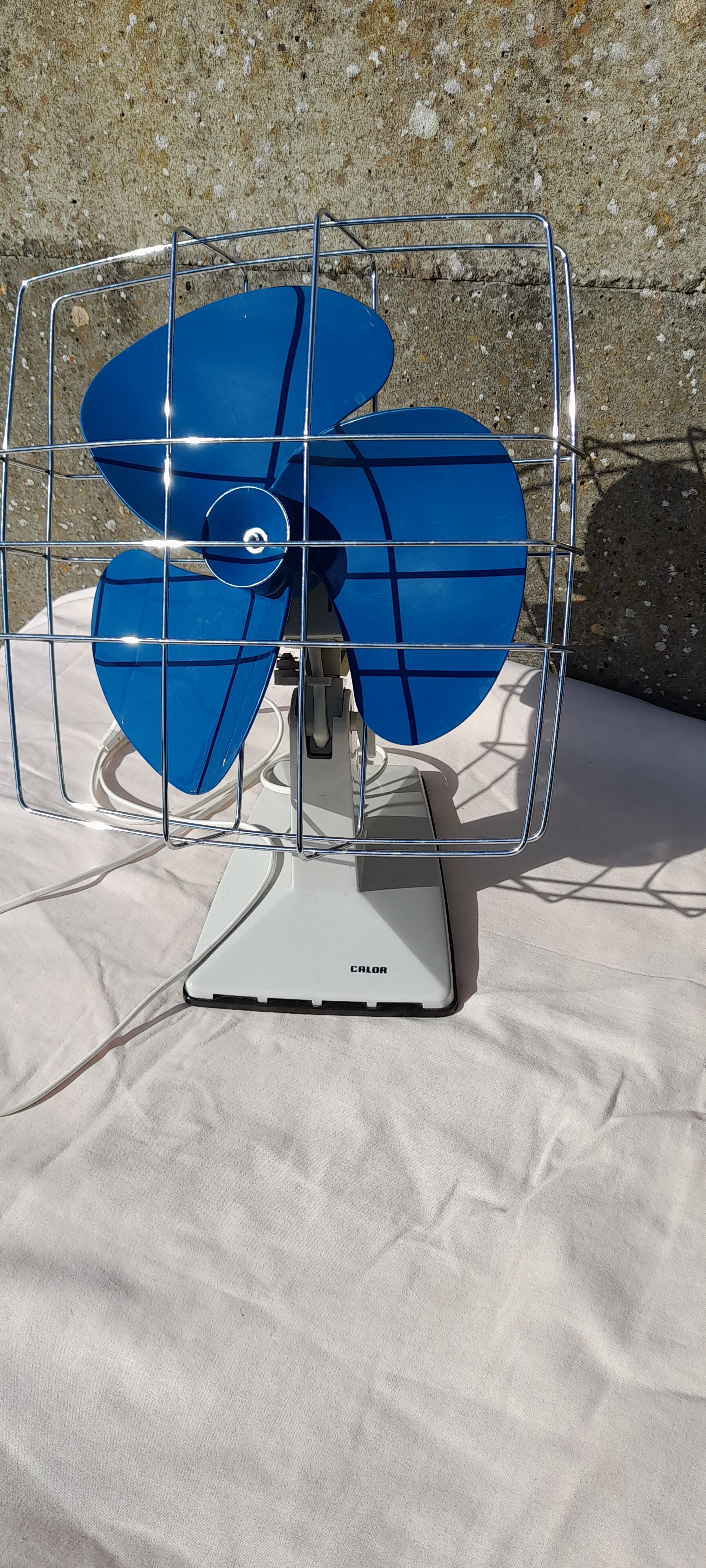 Calor blue and white fan 70s