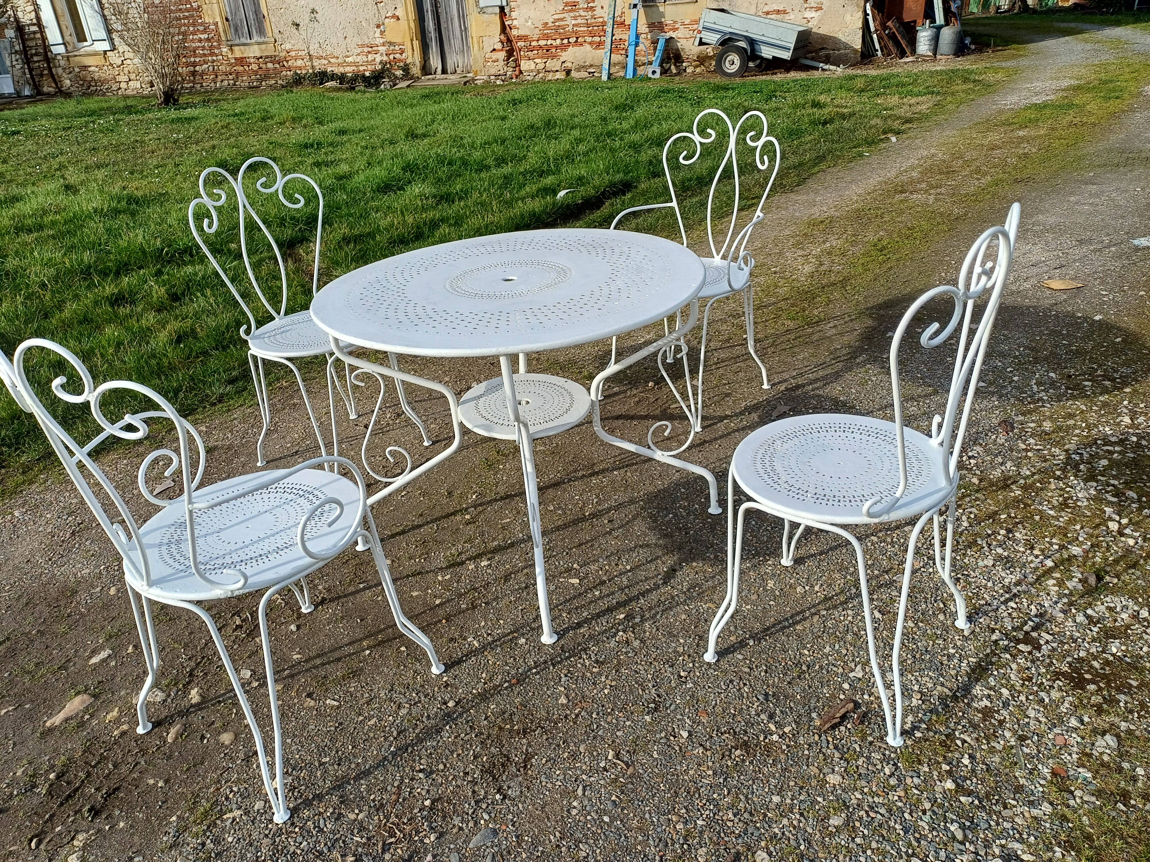 1900 wrought iron garden furniture