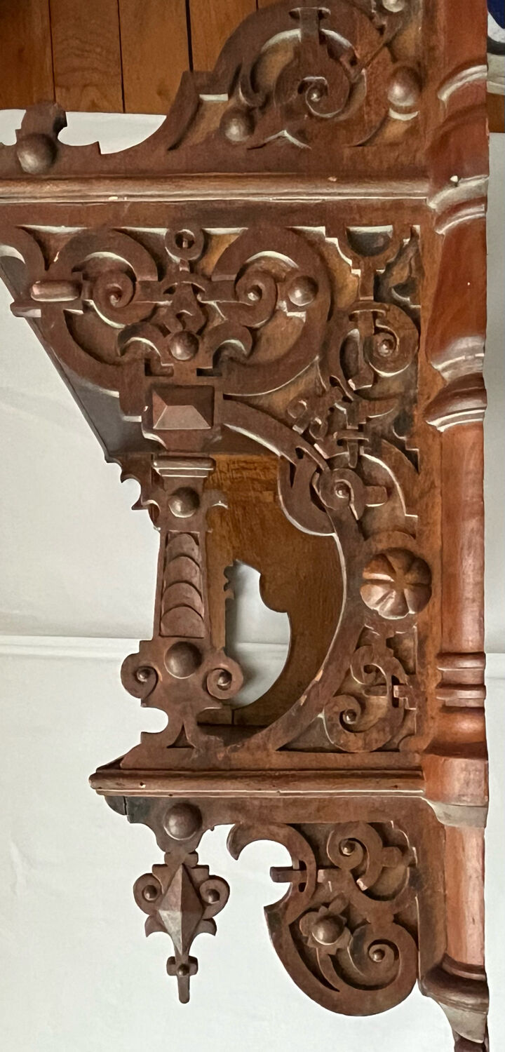 Étagère ancienne en bois sculpté