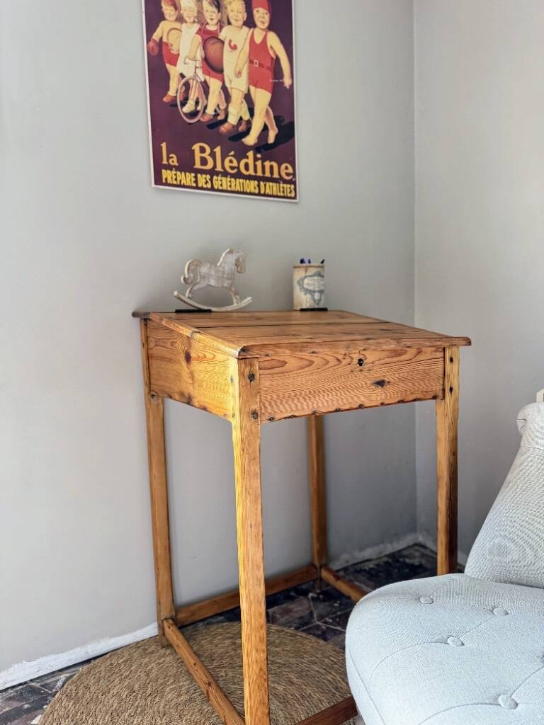 Teacher's desk
