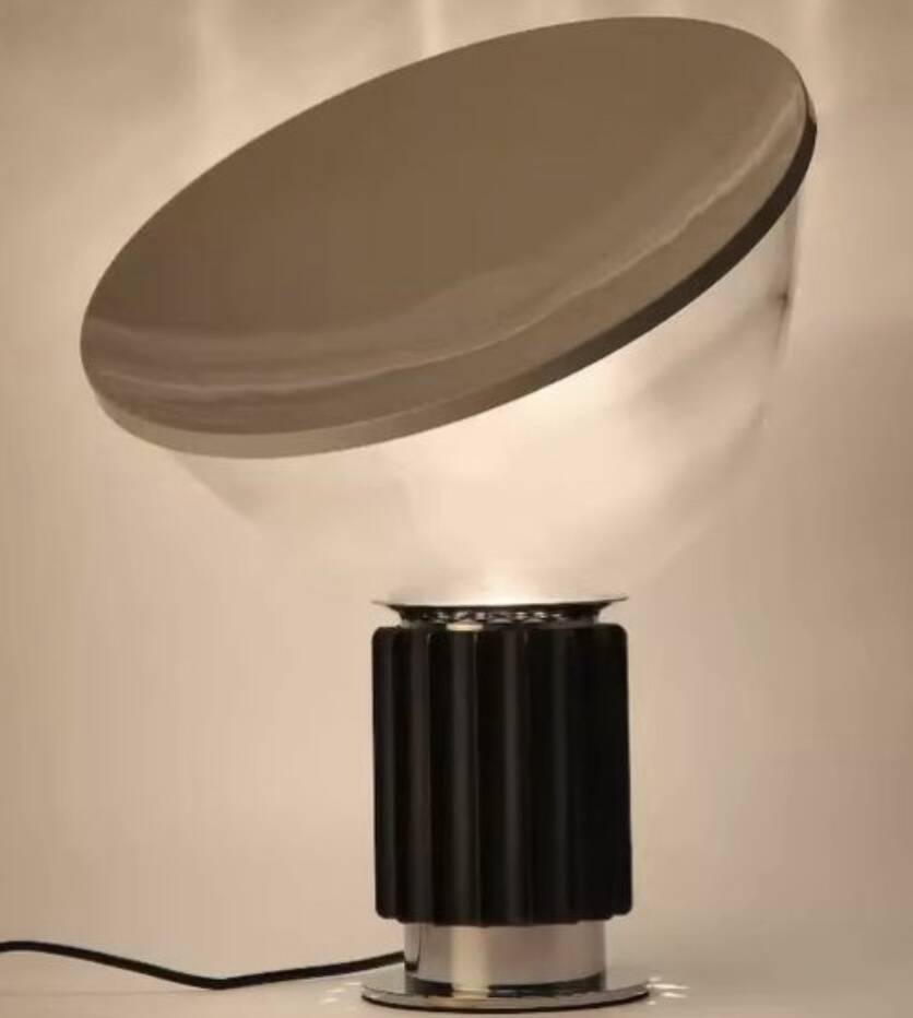 Superb lamp inspired by the iconic Taccia model by Flos.