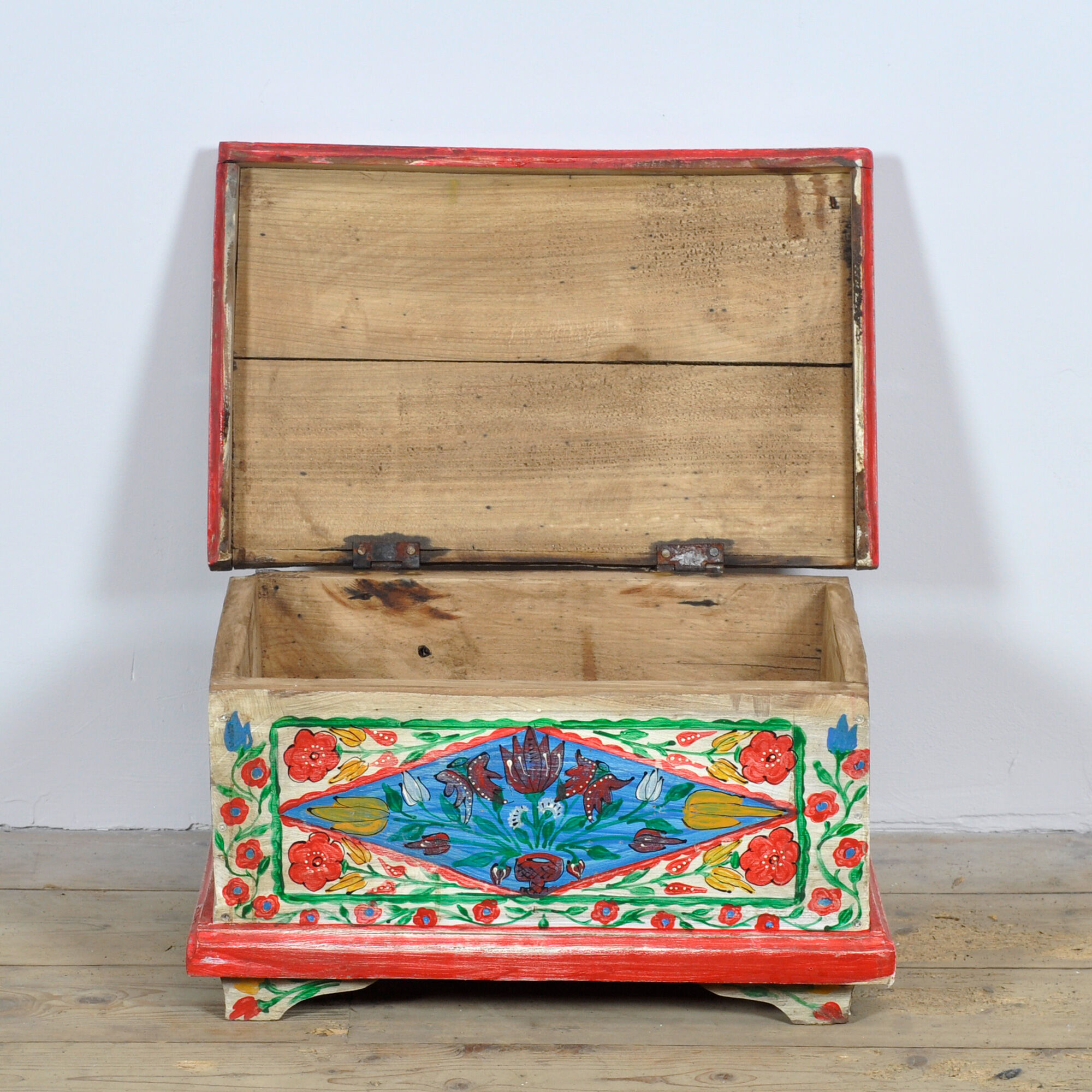 petit coffre d'art populaire, vers 1950